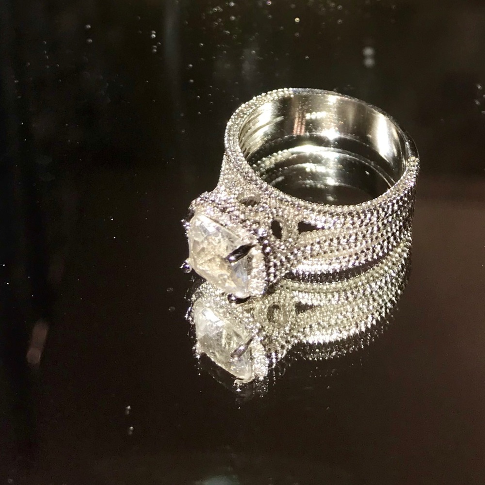 Ring - Picture 2 of 3